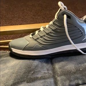 Jordan Big Ups  10.5 467893-020 Grey vg condition